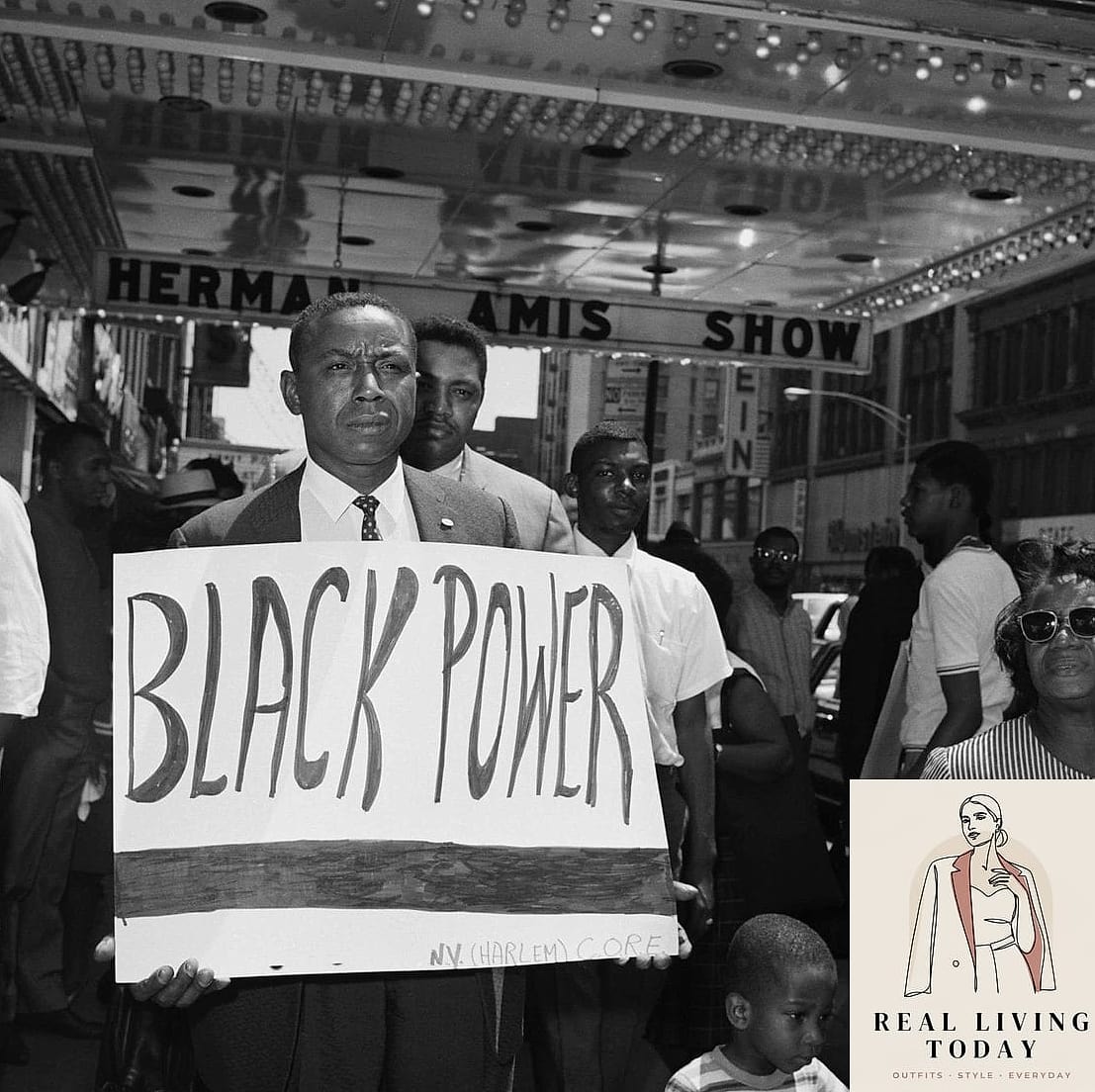 25 Fall Business Outfit Ideas to Copy Right Now 11 The All-Black Power Look