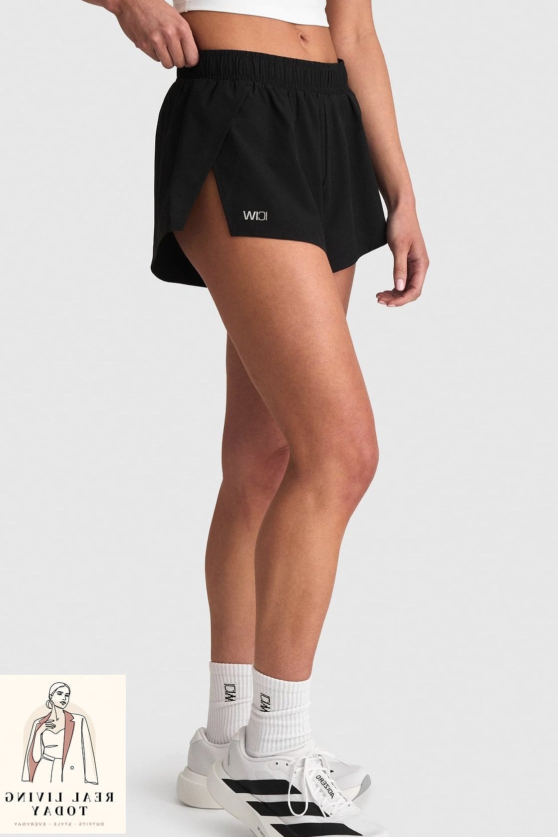 22 Running Shorts Outfits Worth Pinning Immediately 11 The All-Black Everything Look
