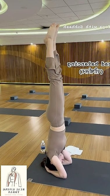 21 Yoga Outfit Ideas That Are Going Viral on Pinterest 5 The All-Neutral Head-to-Toe Moment