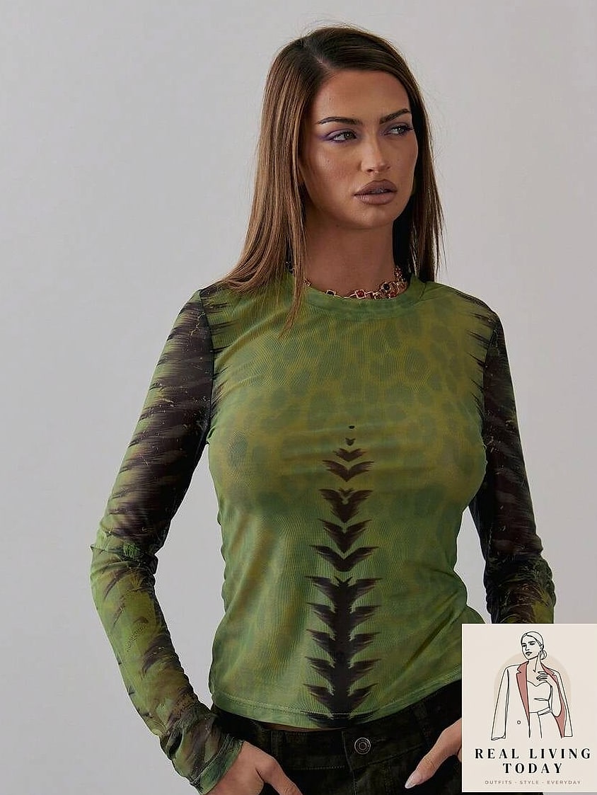23 Womens Autumn Outfit That Are Going Viral on Pinterest 17 Animal Print Top with Neutral Trousers