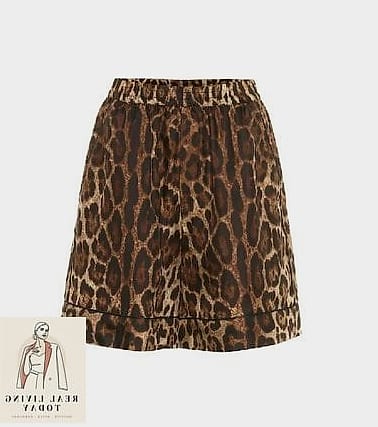 26 Satin Lace Shorts Outfit That Will Elevate Any Wardrobe 12 Animal Print Accent Pairing