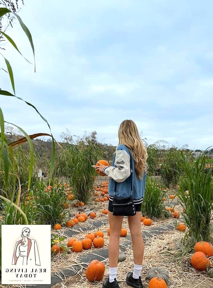 22 Cute Pumpkin Patch Outfit Ideas That Are Cozy and So Instagram-Worthy 8 The Athleisure Approach