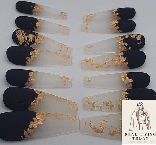 28 Holiday Press On Nails And Manicure Ideas Worth Bookmarking Right Now 7 Black and Gold Art Deco Nails