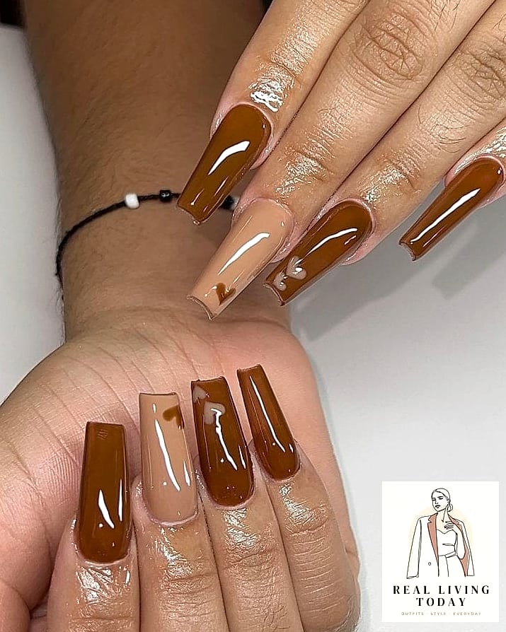 25 Fall Nail Ideas Worth Bookmarking Right Now 25 Caramel and Chocolate Checkerboard