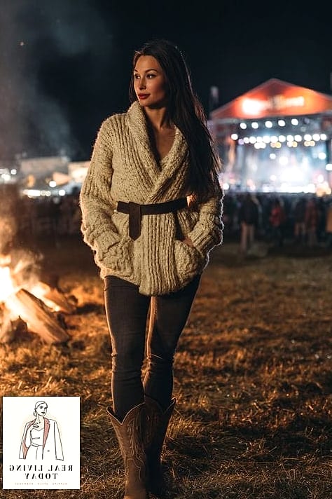 25 Country Concert Outfit Ideas That Are Stylish, Fun and Totally Western 23 Chunky Knit Sweater and Denim