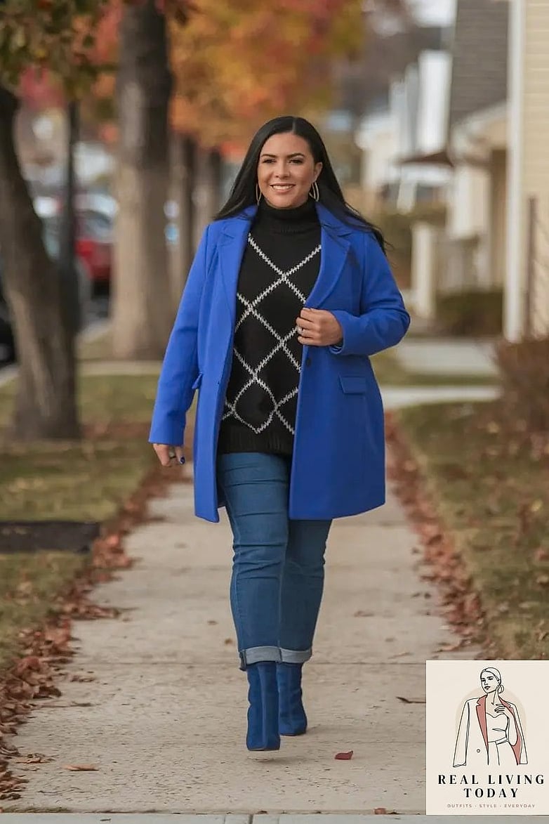 25 Fall Going Out Outfits for Women That Are Trendy, Cute and On Point 14 The Cobalt Blue Statement Dress