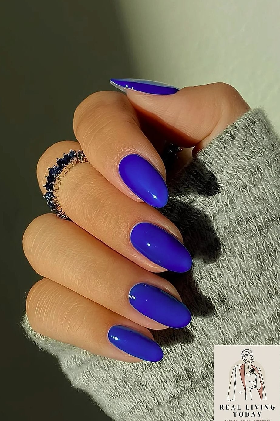 22 Short Nails You'll Want to Try Immediately 10 Cobalt Blue Statement Nails