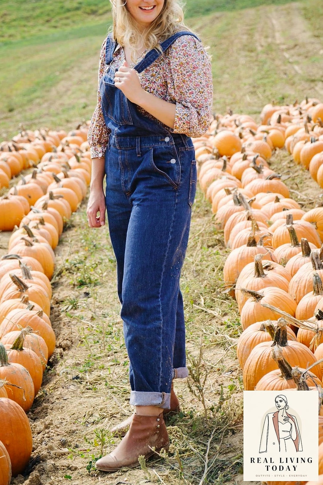 22 Cute Pumpkin Patch Outfit Ideas That Are Cozy and So Instagram-Worthy 4 The Corduroy Overalls Moment