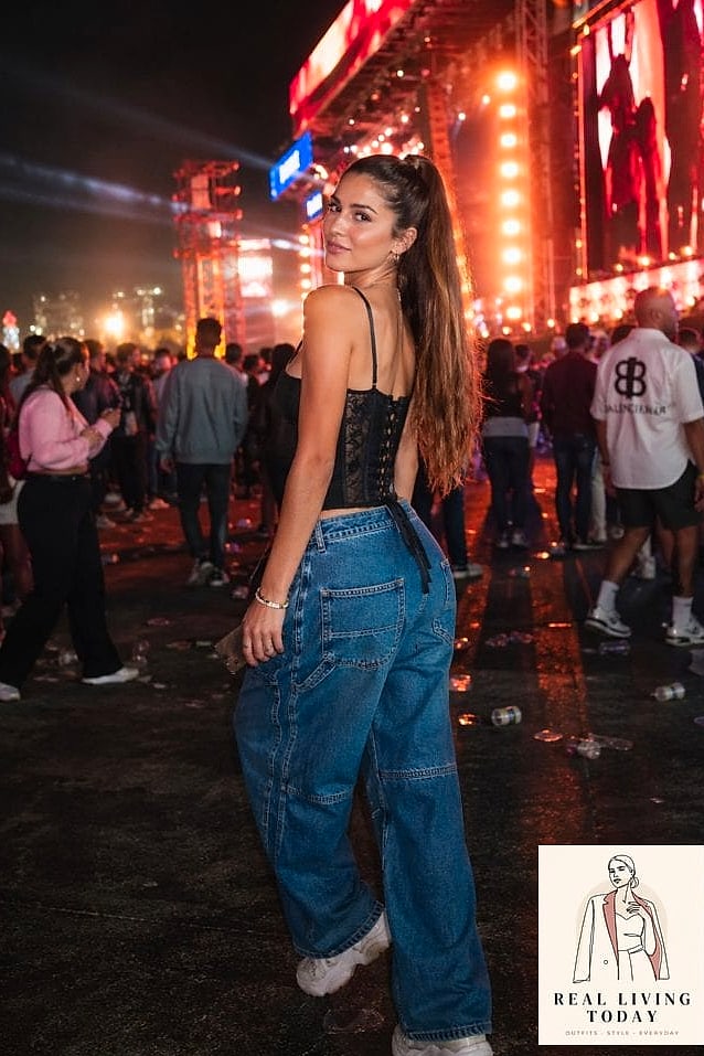 22 Pop Concert Outfit That Are Seriously Stylish Right Now 5 Corset Top and Wide-Leg Trousers