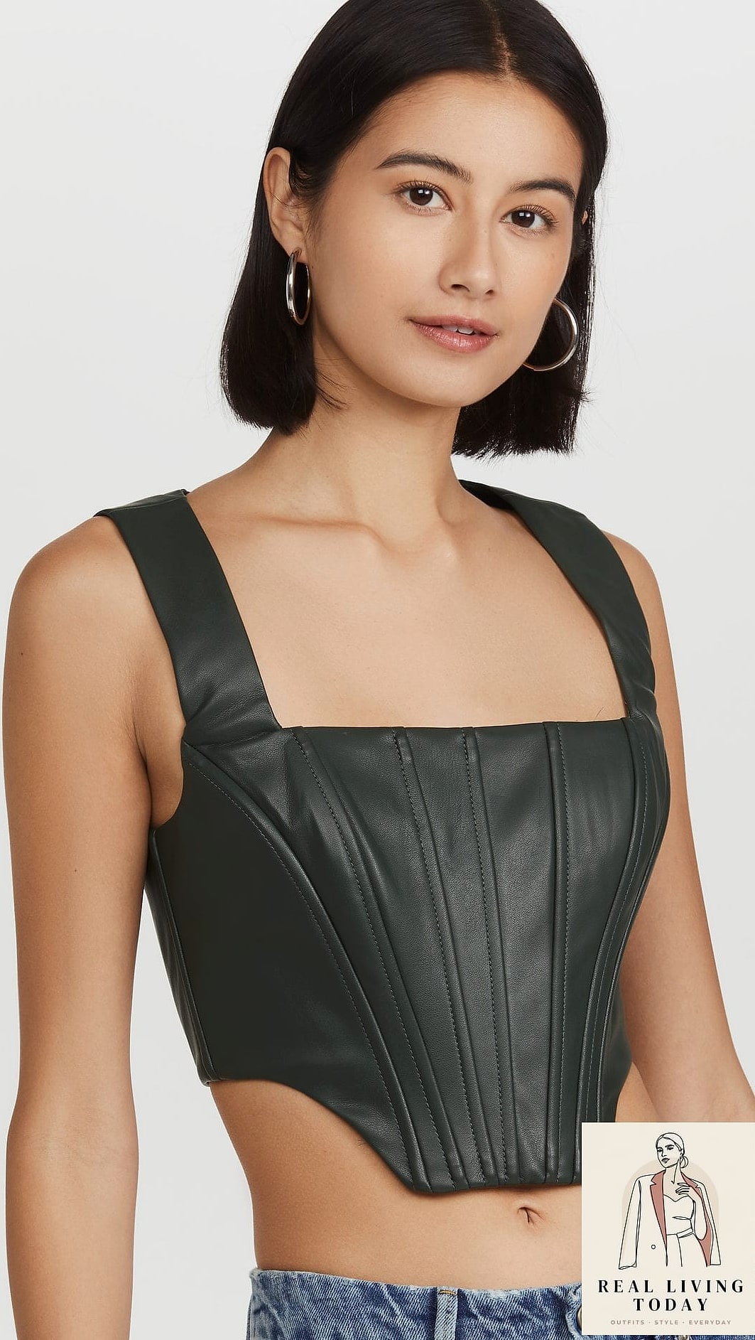 28 Quick Outfits You'll Want to Wear on Repeat 8 Corset Top and Flare Jeans