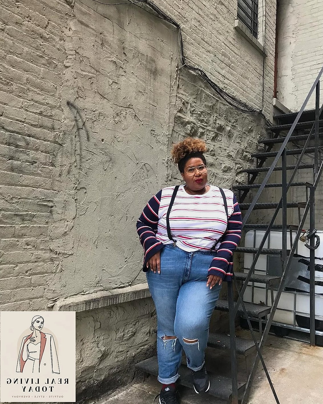 26 Football Game Outfit That Look Effortlessly Chic 10 Corset Top and High-Waisted Jeans