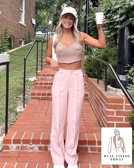 26 Coffee Date Outfit That Actually Look Amazing 7 The Corset Top and Straight Jeans Pairing