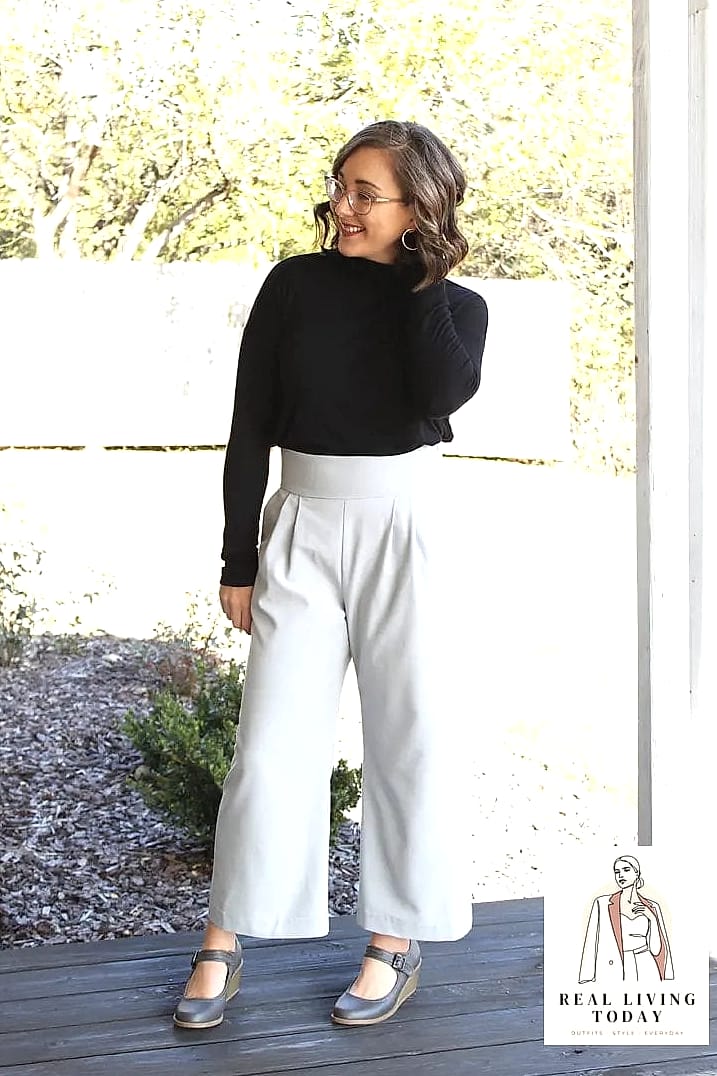 23 Fall Brunch Outfit That Look Effortlessly Chic 3 Cozy Turtleneck and Wide-Leg Trousers