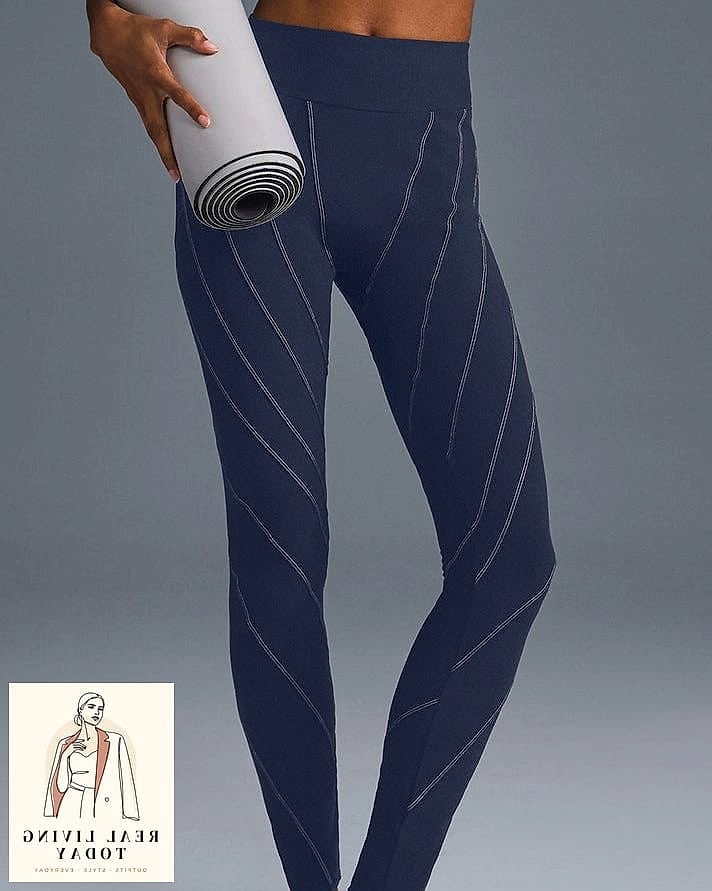 23 Pilates Outfit That Actually Look Amazing 13 The Cutout Legging Moment