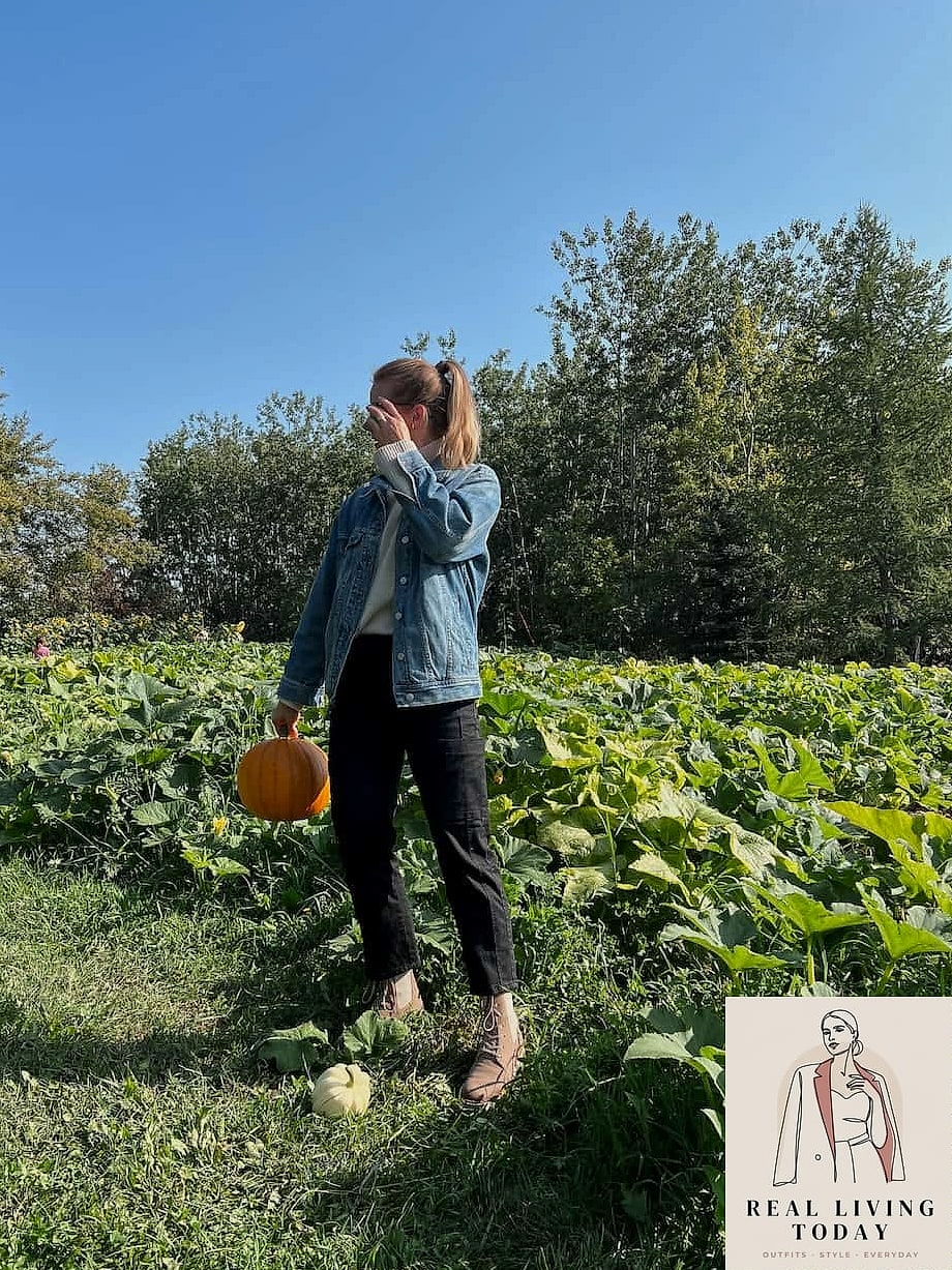 22 Cute Pumpkin Patch Outfit Ideas That Are Cozy and So Instagram-Worthy 6 The Denim Jacket Layer