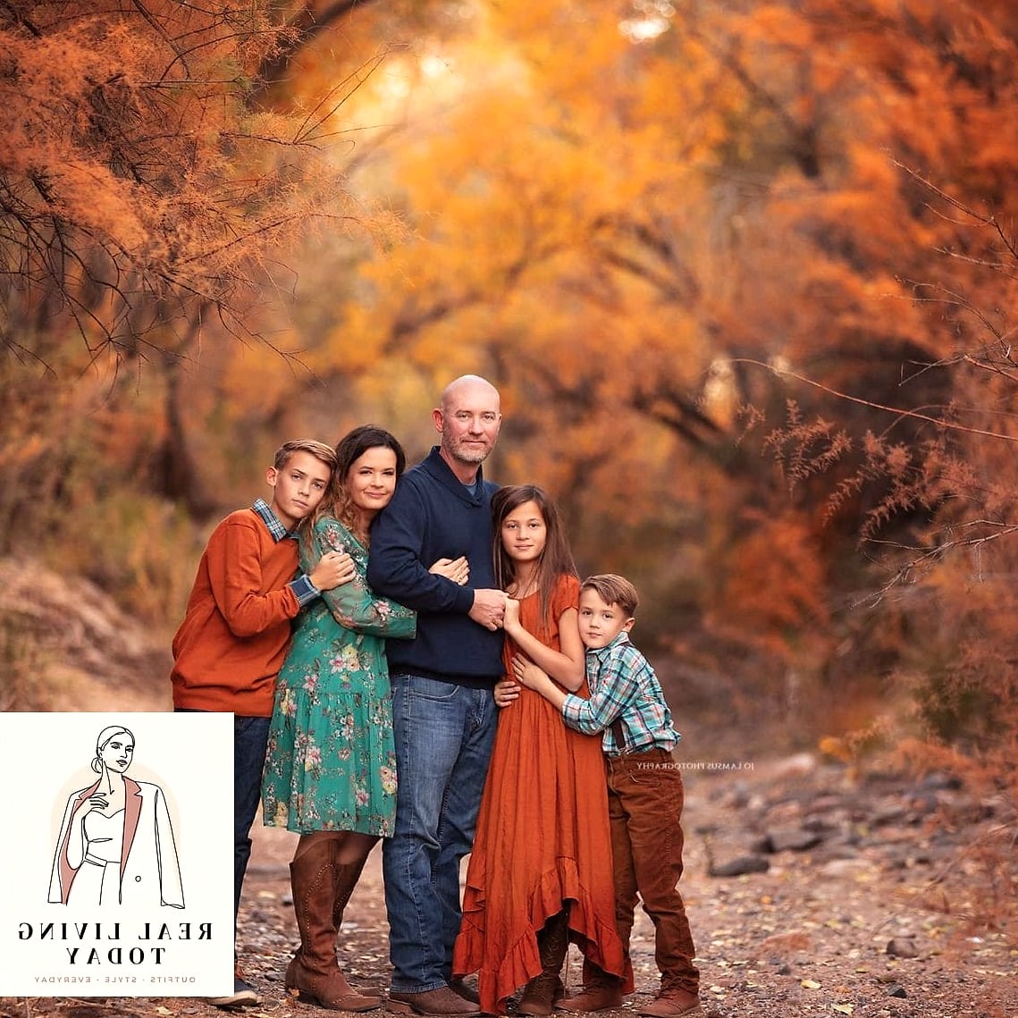 22 Fall Family Photo Color Schemes That Are Easy to Copy and Look Beautiful 3 Forest Green and Burgundy