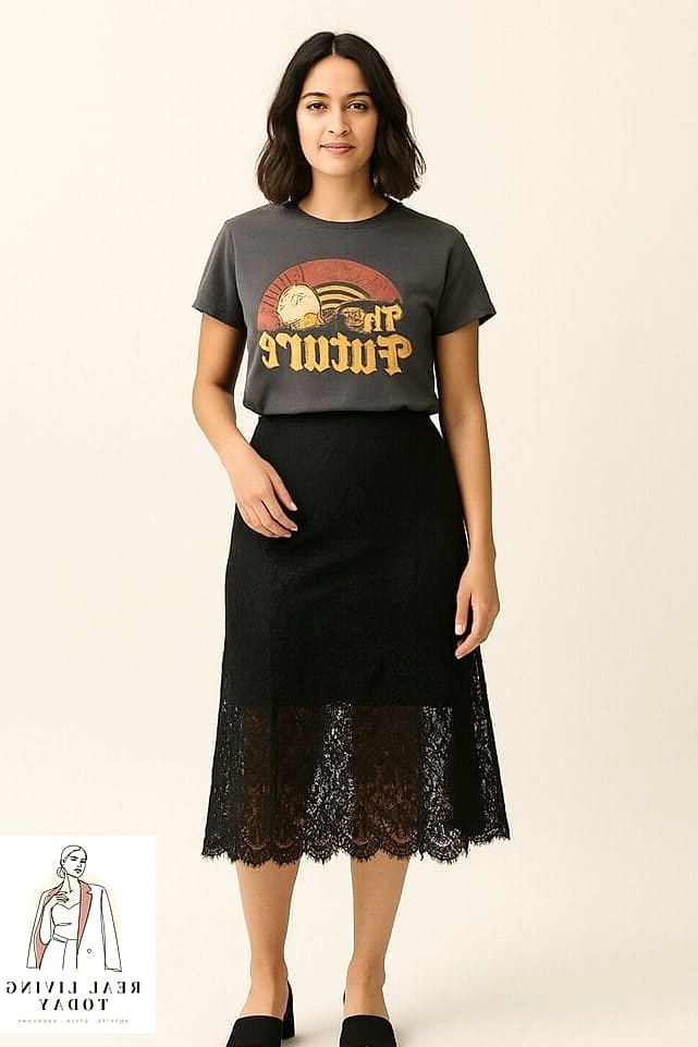 30 Outfits With Black Skirt That Are Seriously Stylish Right Now 14 Graphic Tee and Black Mini Skirt