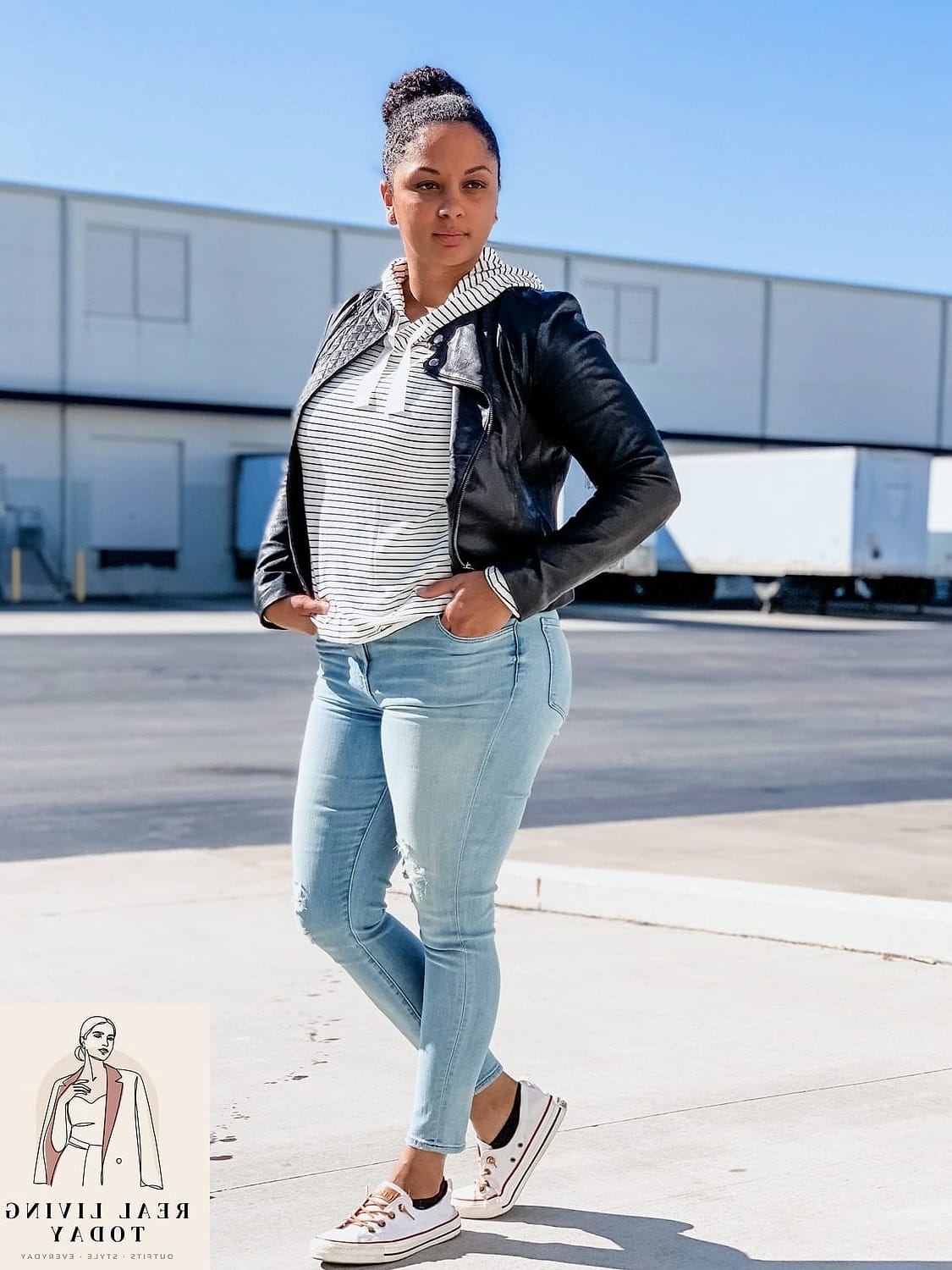 30 Millennial Mom Outfits That Are Seriously Stylish Right Now 17 Hoodie and Trouser Combo