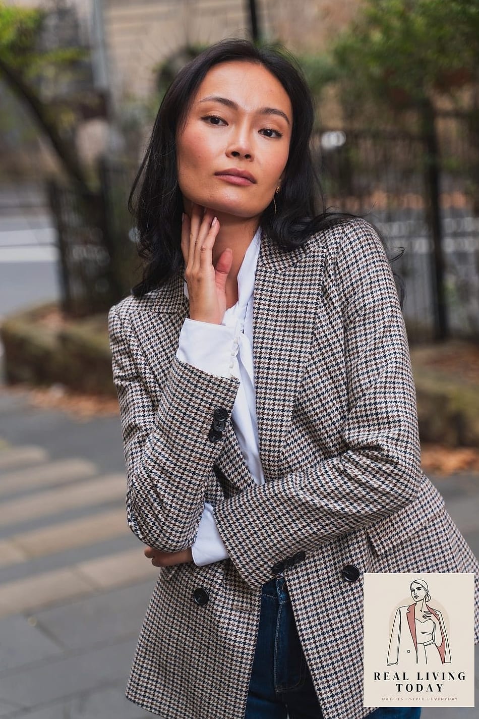 26 Football Game Outfit That Look Effortlessly Chic 17 Houndstooth Blazer with Denim