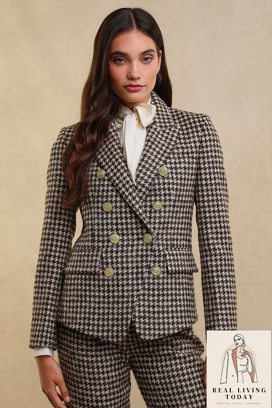 26 Coffee Date Outfit That Actually Look Amazing 16 Houndstooth Blazer Over a Basic Tee
