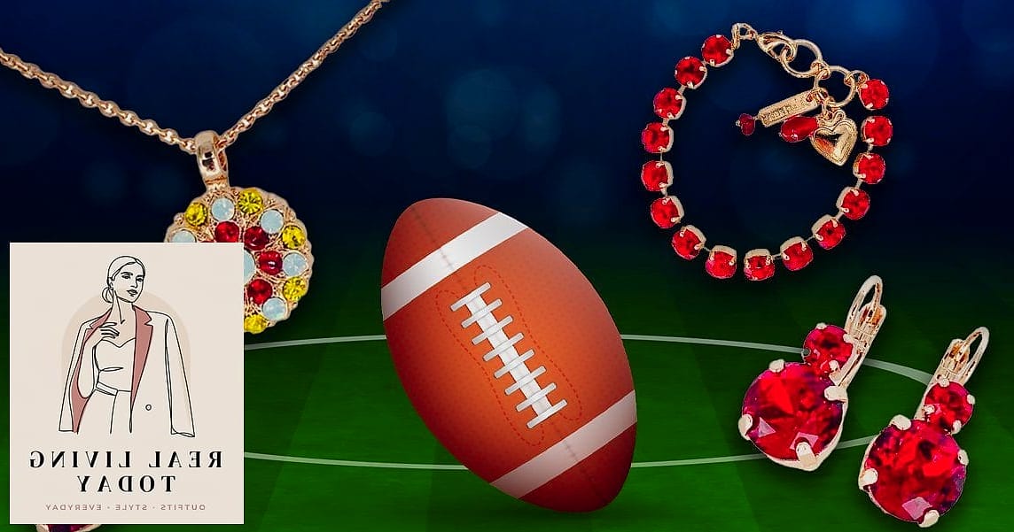 26 Football Game Outfit That Look Effortlessly Chic 26 Layered Gold Jewelry with Simple Basics