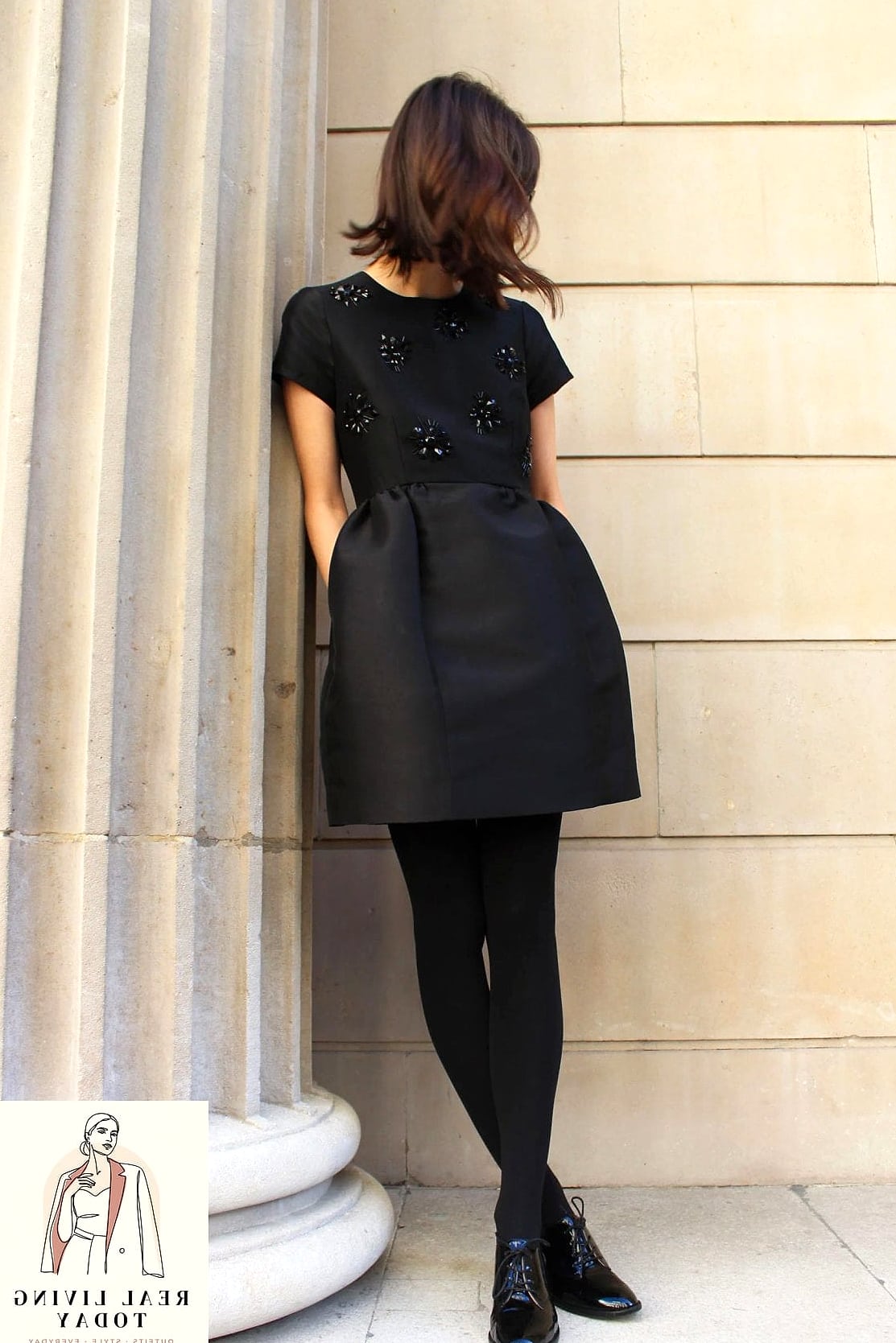 Layered Necklaces to Dress Up a Basic Legging Look