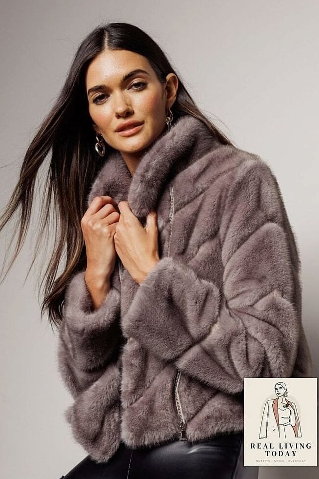 30 Leggings Outfit Fall to Copy Right Now 21 Leggings with a Faux Fur Vest