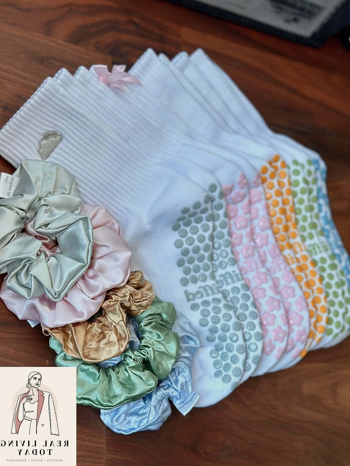 23 Pilates Outfit That Actually Look Amazing 15 The Matching Scrunchie and Set
