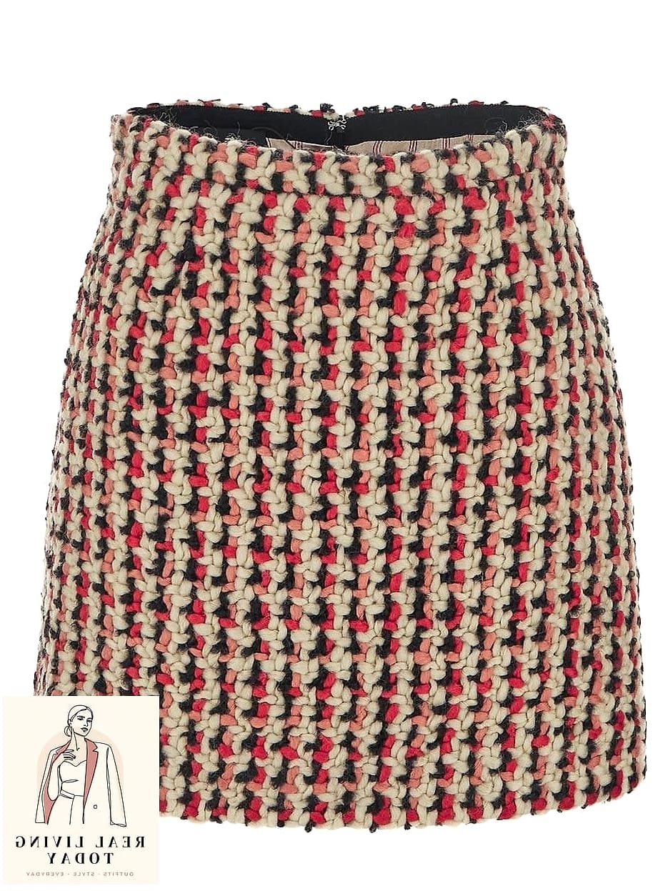 23 Short Skirt Outfits to Copy Right Now 14 Mini Skirt and Chunky Knit Vest