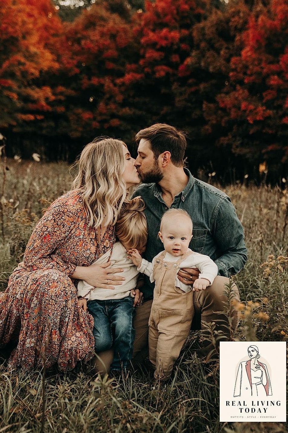 22 Fall Family Photo Color Schemes That Are Easy to Copy and Look Beautiful 9 Navy and Rust
