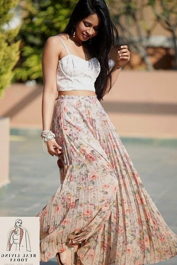 23 Floral Skirt Outfits You'll Want to Wear on Repeat 16 The Off-Shoulder Top Pairing