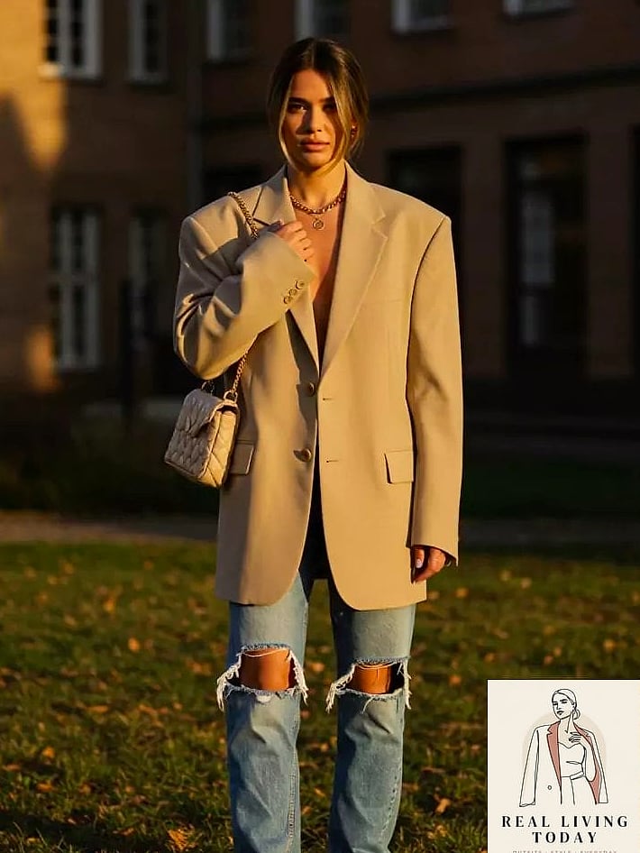 26 Football Game Outfit That Look Effortlessly Chic 2 The Oversized Blazer Over a Graphic Tee