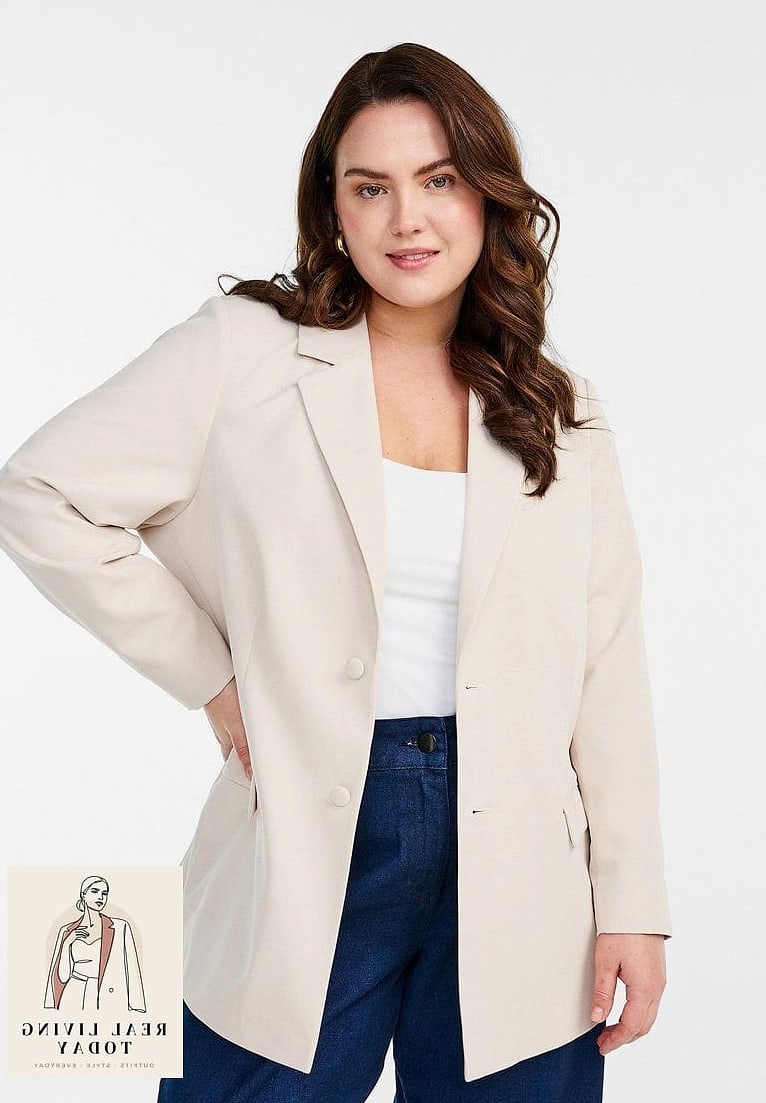 29 Rainy Day Outfit That Actually Look Amazing 3 Oversized Blazer Over a Hoodie