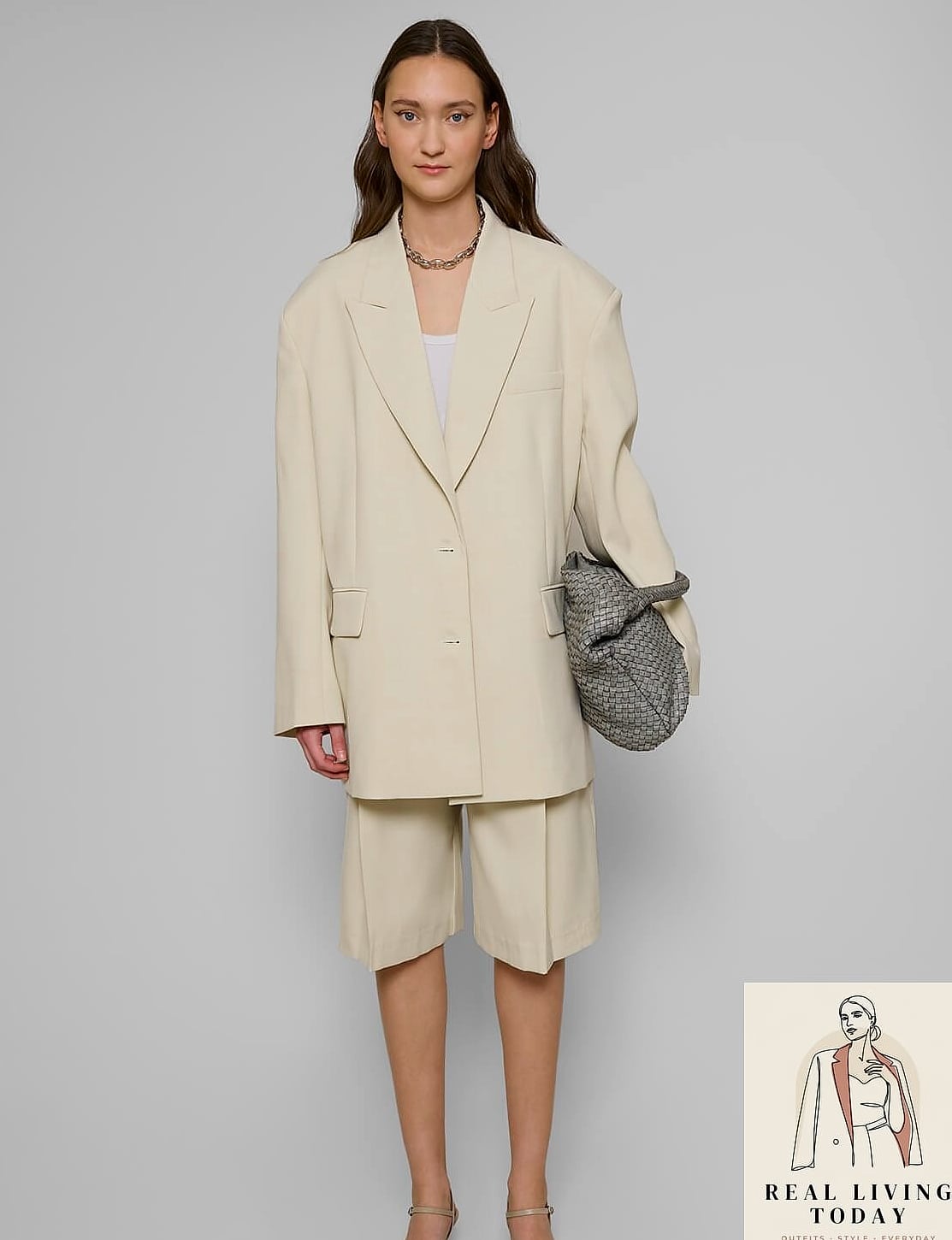22 Cute Comfy Outfits That Actually Look Amazing 16 The Oversized Blazer Over Loungewear