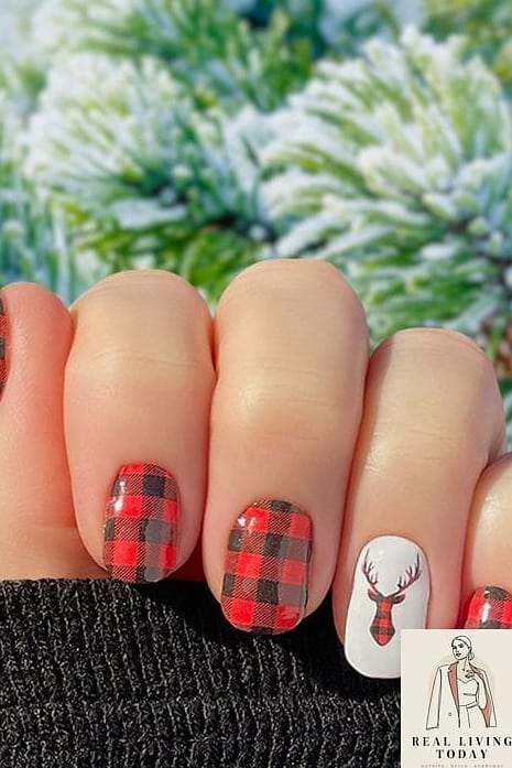 28 Holiday Press On Nails And Manicure Ideas Worth Bookmarking Right Now 2 Plaid Print French Tips