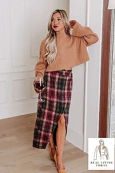 25 Friendsgiving Outfit Ideas That Are Stylish, Cozy and Totally Pinterest-Worthy 17 Plaid Skirt with a Chunky Turtleneck