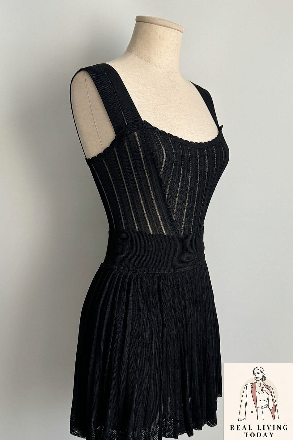 30 Outfits With Black Skirt That Are Seriously Stylish Right Now 28 Ribbed Bodysuit and Slit Black Skirt