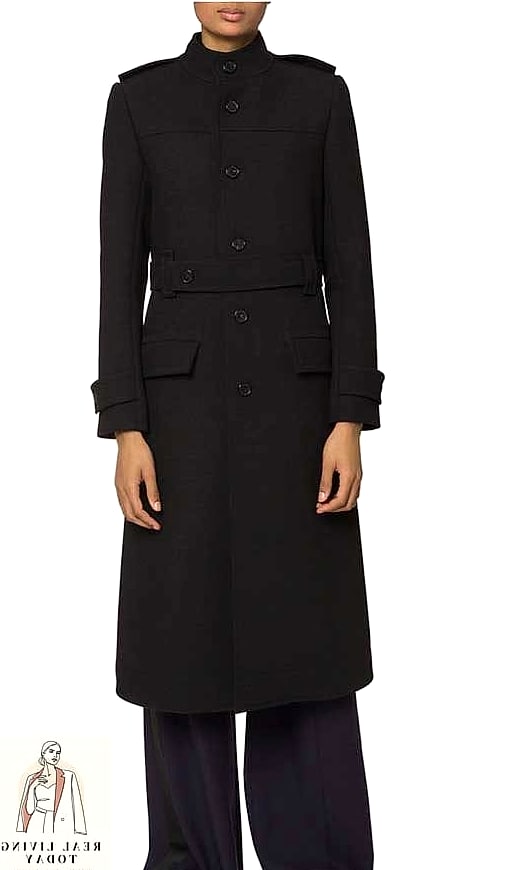 22 Coat Outfit Ideas That Will Make You Look Like the Coolest Girl This Season 23 Statement Coat with All Black Everything