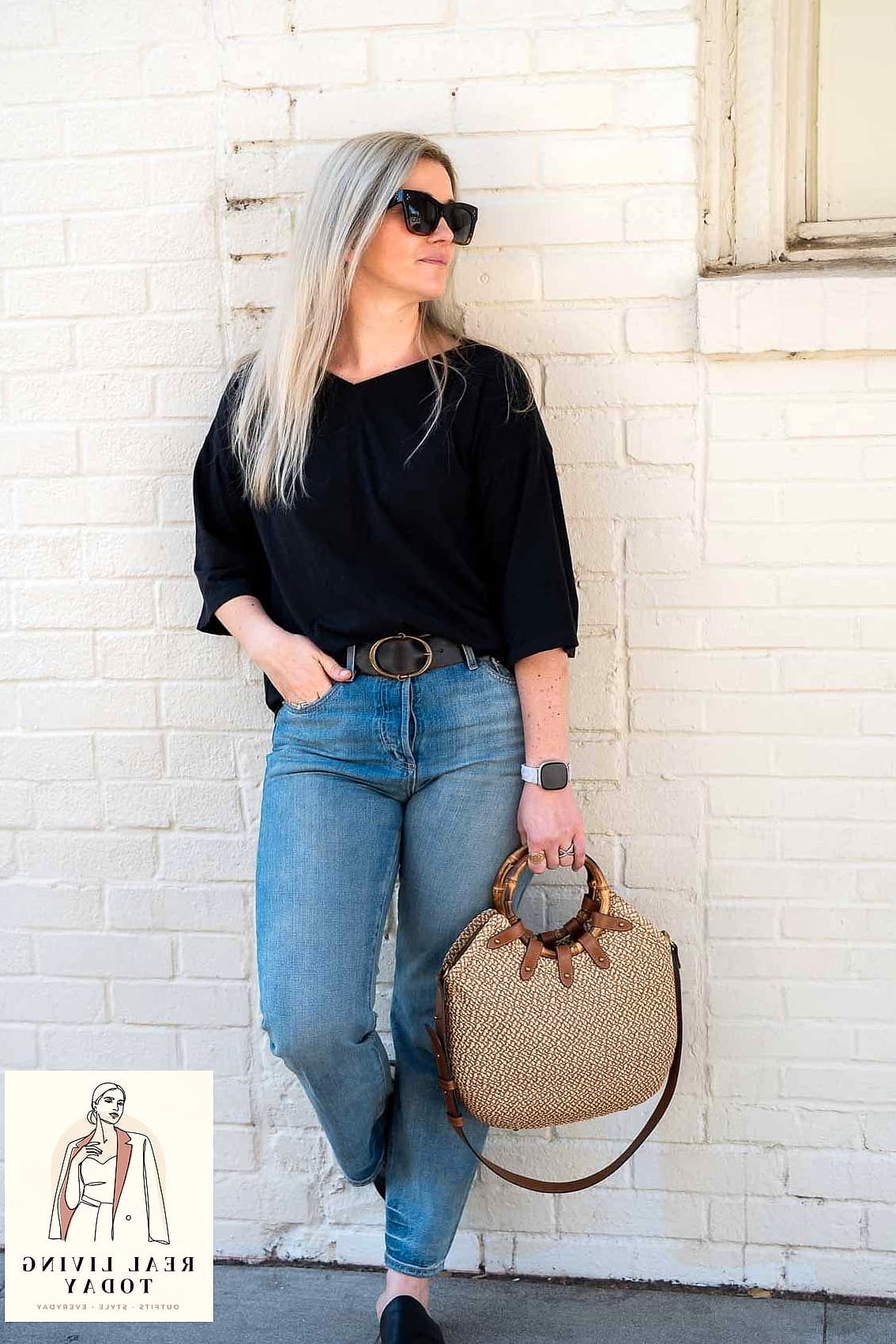 26 Coffee Date Outfit That Actually Look Amazing 3 Straight-Leg Jeans and a Tucked Turtleneck