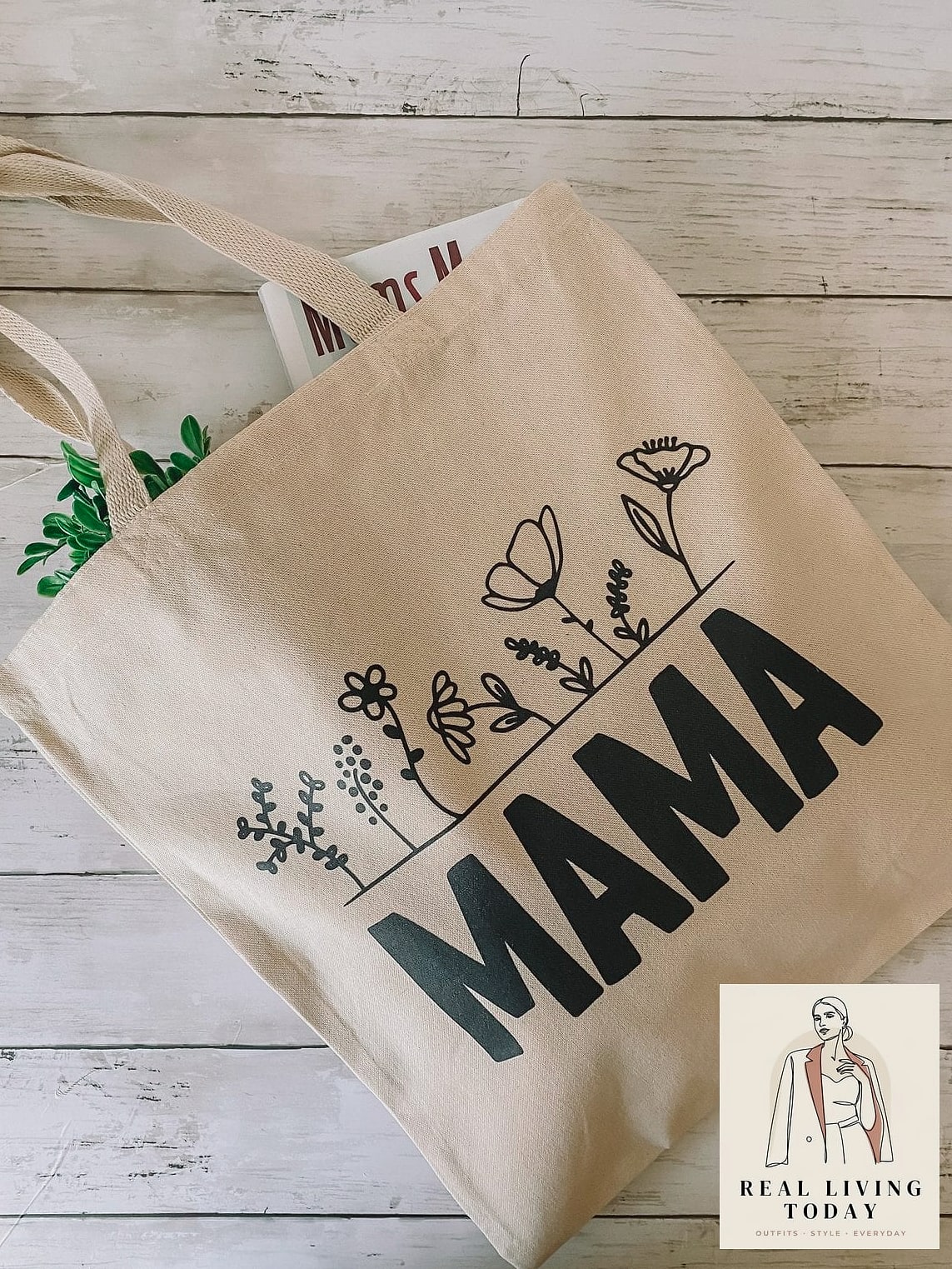 30 Millennial Mom Outfits That Are Seriously Stylish Right Now 26 The Structured Tote and Simple Basics