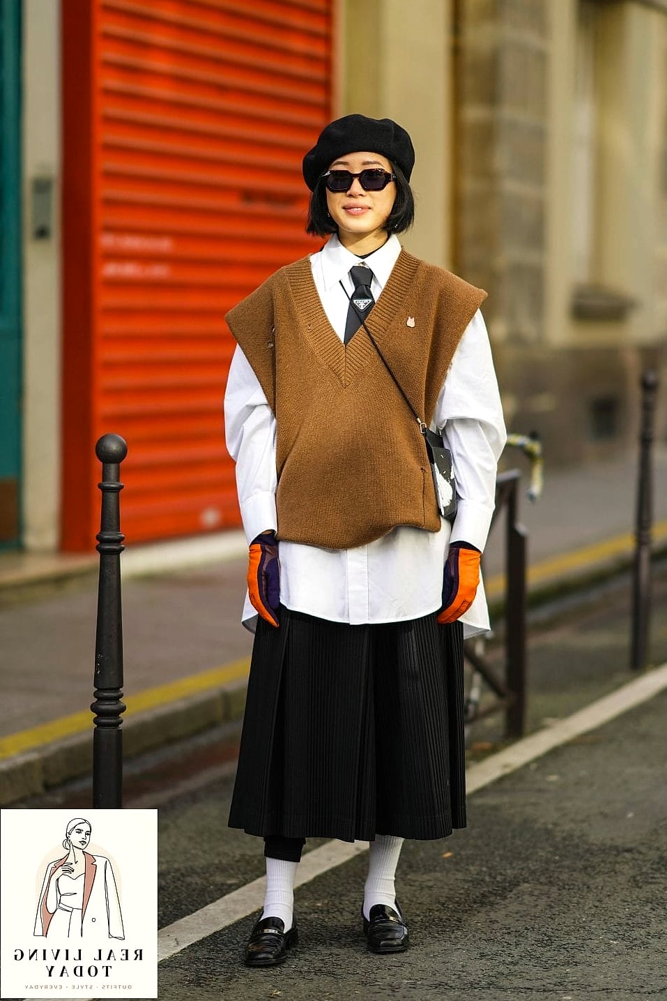 30 Outfits With Black Skirt That Are Seriously Stylish Right Now 15 Sweater Vest Layered Over a Collared Shirt and Skirt