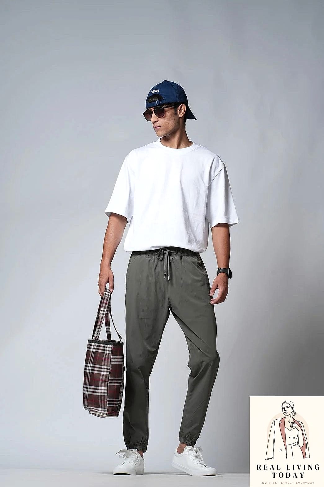 28 Track Pants Outfit You'll Want to Wear on Repeat 28 The Track Pants and Structured Bag Contrast