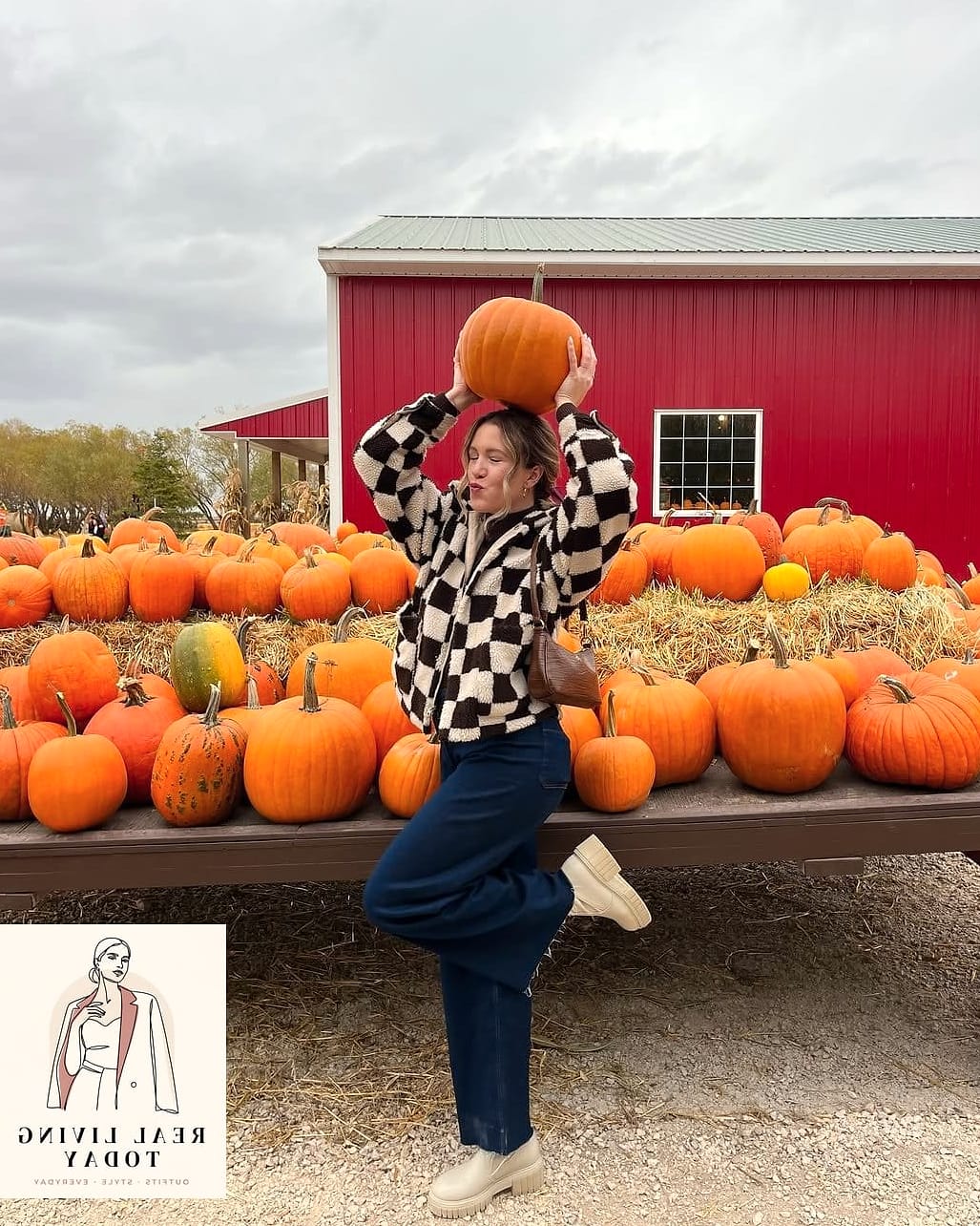 22 Cute Pumpkin Patch Outfit Ideas That Are Cozy and So Instagram-Worthy 9 Wide-Leg Jeans and a Cropped Jacket