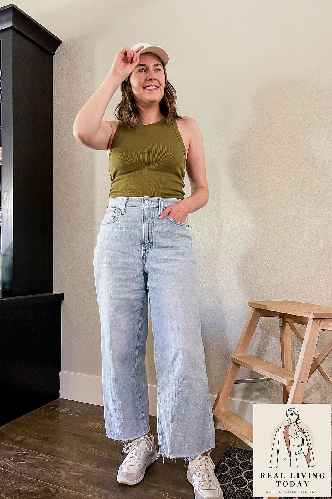 30 Millennial Mom Outfits That Are Seriously Stylish Right Now 3 Wide-Leg Jeans and a Tucked Turtleknit
