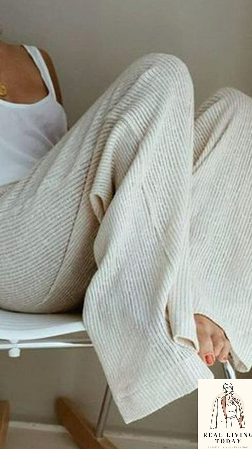 22 Cute Comfy Outfits That Actually Look Amazing 5 Wide-Leg Trousers and a Fitted Tank